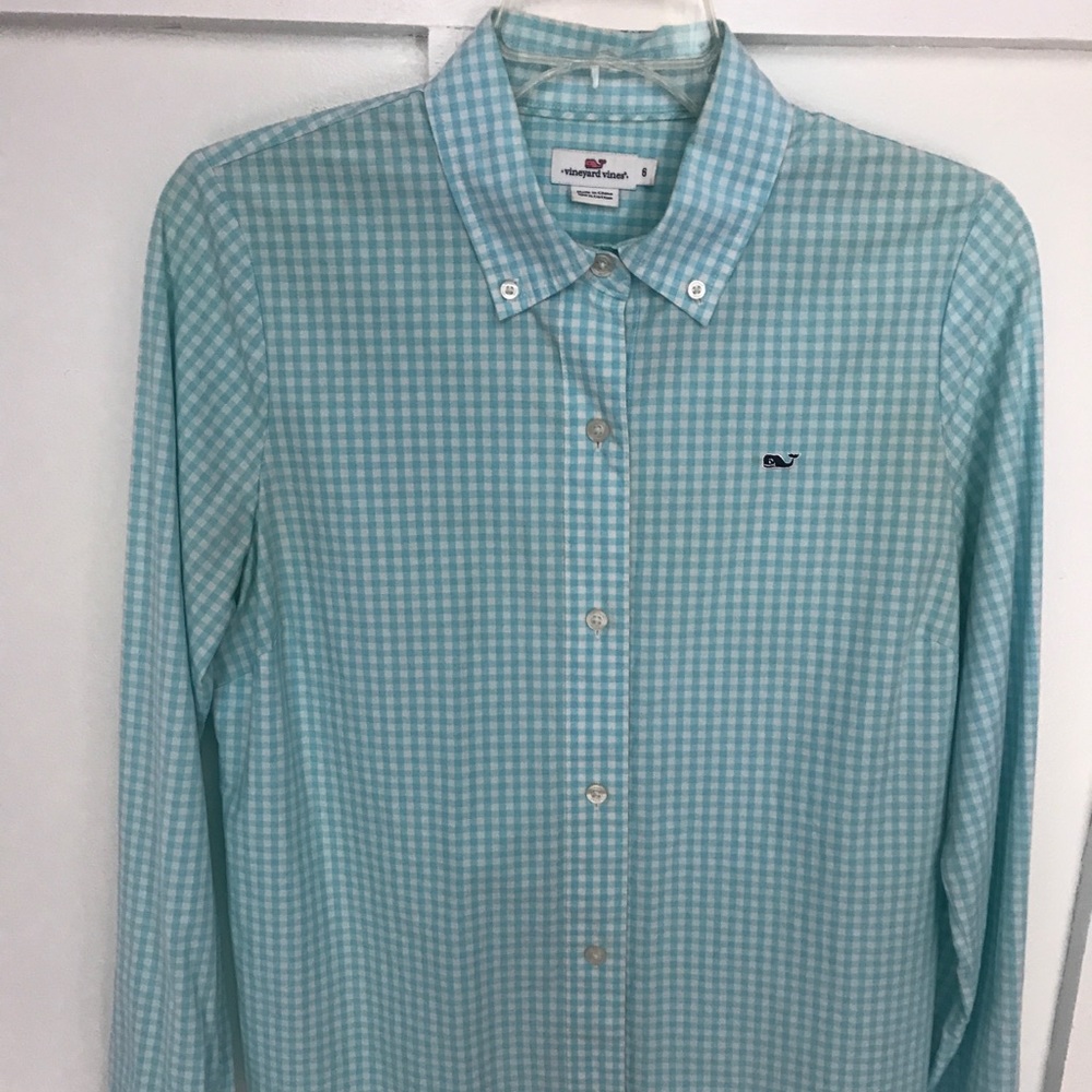 Vineyard Vines Women’s gingham buttondown. Size 6